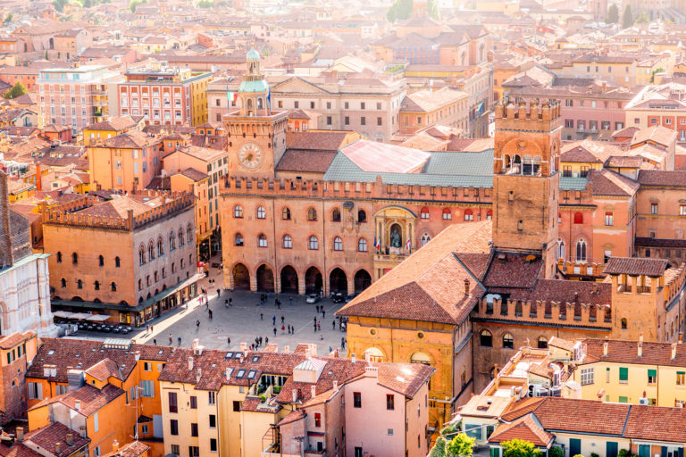 Marktplatz in Bologna, Italien