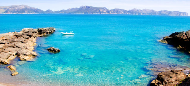 Mallorca-Kracher: 8 Tage im guten 3* Hotel am Strand in S’Illot mit Flug um 136€