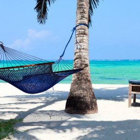 Sansibar: 12 Tage Traumurlaub im guten Hotel am Strand mit Frühstück & Flug für 561€