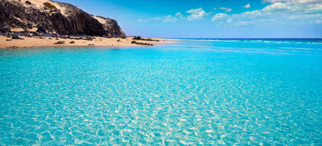 Überwintern auf den Kanaren: 8 Tage Fuerteventura im modernen 4* Hotel inkl. Halbpension, Flug & Transfer nur 842€