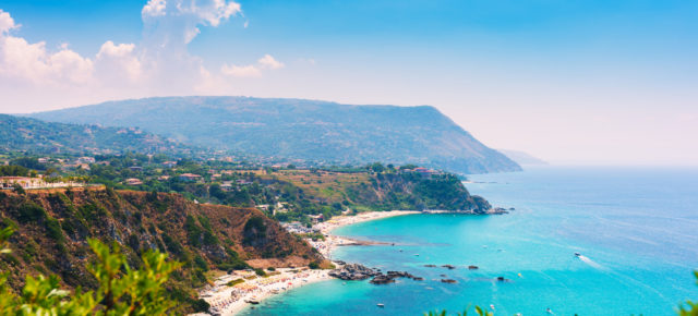 Ab in den Süden Italiens: 8 Tage Kalabrien im guten 4* Hotel mit Flug nur 106€ p.P.