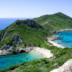 Inselurlaub auf Korfu: 5 Tage im Studio am Strand mit Flug um 168€ // 7 Tage um 173€