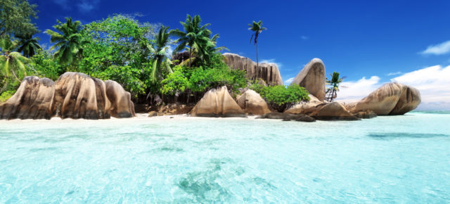 Seychellen Inselhopping: 10 Tage Traumurlaub auf einer Motoryacht mit Vollpension, Flug & Transfers für 2799€