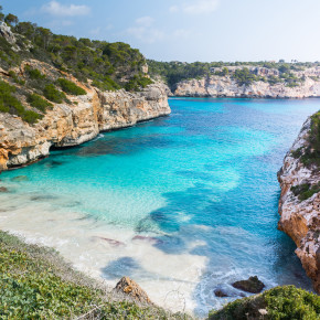 Langes Wochenende: 4 Tage Partyurlaub auf Mallorca mit zentralem Hotel, Frühstück & Flug nur 187€