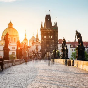 Prag Menschen auf Karlsbrücke