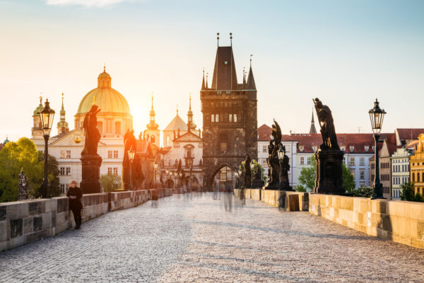 Prag Menschen auf Karlsbrücke