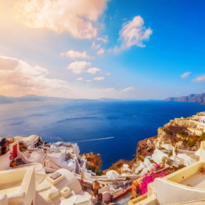 Frühbucher Santorini: 8 Tage im beliebten Küstenort Kamari mit TOP 3* Hotel, Flug & Pool nur 229€