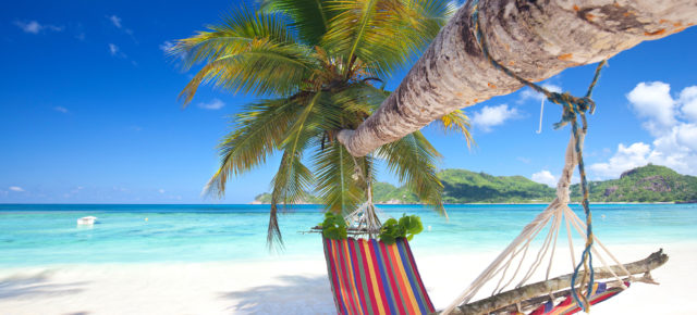 Ein Traum wird wahr: 10 Tage auf die Seychellen im 3* Strandhotel mit Halbpension, Flug & Transfer für 1984€