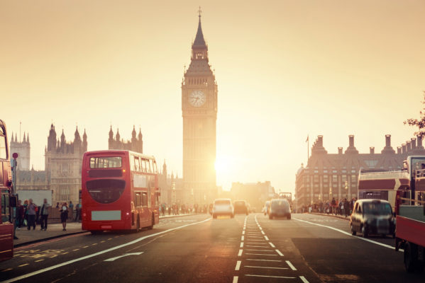 Westminster Brück bei Sonnenuntergang mit Bus
