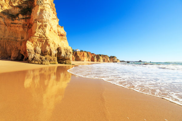 Algarve Strand mit Stein
