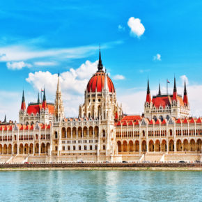 Sonniges Wochenende in Budapest: [ut f="duration"] Tage im zentralen [ut f="stars"]* Hotel um [ut f="price"]€