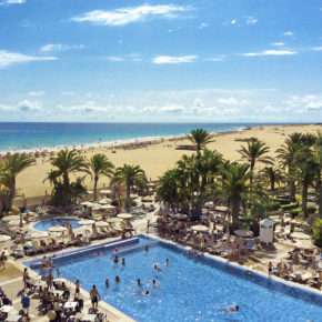 Familienurlaub Fuerteventura: [ut f="duration"] Tage im 3* RIU [ut f="board"] Hotel mit Flug & Transfer nur [ut f="price"]€