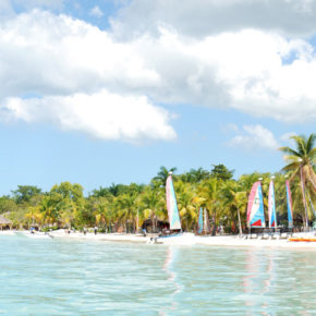 Karibik: 12 Tage Jamaika mit Strandunterkunft & Direktflug nur 438€