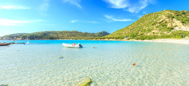 Error Fare: 7 Tage Sardinien im TOP 4* Hotel mit All Inclusive, Flug & Transfer nur 236€