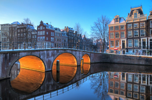 Amsterdam Brücke im Winter