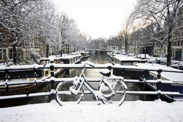 Amsterdam Fahrrad im Schnee