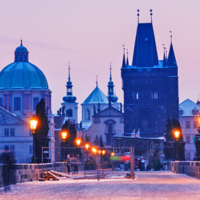 Prag im Winter: 2 Tage Städtetrip übers Wochenende im zentralen TOP 4* Hotel mit Frühstück nur 21€