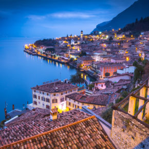 Wochenende in Italien: 4 Tage im tollen 4* Hotel direkt am Gardasee mit Halbpension & Wein ab 129€