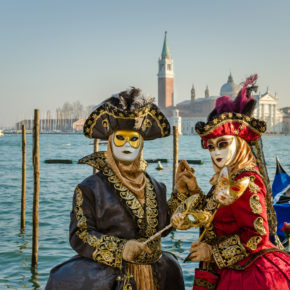 Buntes Treiben: 2 Tage Karneval in Venedig mit zentraler Unterkunft nur 29€