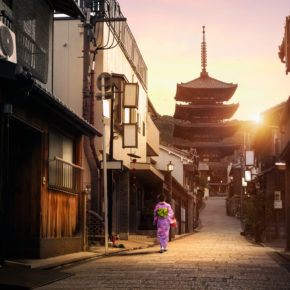 Kyōto: Tipps für die historische Kaiserstadt, ihre heiligen Tempel & Zen-Gärten