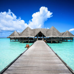 Urlaub auf eigener Insel: 9 Tage Malediven im TOP 4* Hotel mit Beach Bungalow, All Inclusive, Flug & Transfer für 1917€