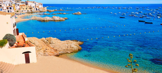 Urlaub an der Costa Brava: 6 Tage Spanien im TOP 4* Hotel am Strand mit Vollpension & Flug NUR 286€
