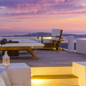 Santorini: 8 Tage ULTRA Luxus-Villa mit Panorama-Ausblick & Frühstück für 1492€