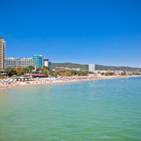 Entspannen am Goldstrand: 8 Tage im tollen 4* Aparthotel mit Frühstück & Flug nur 199€