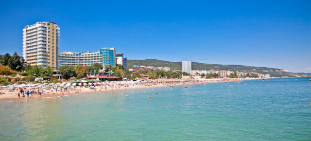 Entspannen am Goldstrand: 8 Tage im tollen 4* Aparthotel mit Frühstück & Flug nur 199€