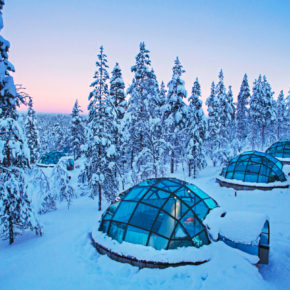 Winter Abenteuer am Wochenende: 2 Tage Finnland im spektakulären Glas-Iglu im 4* Resort um 166€