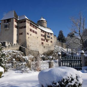 Königlich: 2 Tage im TOP 4* Schloss Hotel in Tirol mit Frühstück & Wellness ab 90€