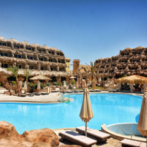 Ägypten: [ut f="duration"] Tage Hurghada im [ut f="stars"]* Beachresort mit [ut f="board"], Flug & Transfer für [ut f="price"]€