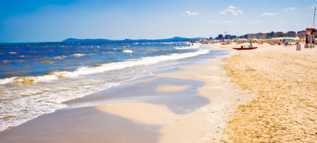 Perfekter Italien Strandurlaub: 3 Tage übers Wochenende im TOP 4* Strandhotel mit Frühstück ab NUR 51€