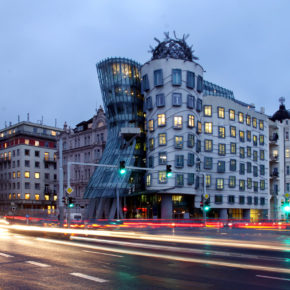 Tschechien Prag Tanzendes Haus Abend