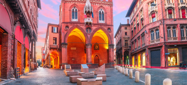 Kurztrip Italien: 4 Tage Bologna mit zentraler Unterkunft, Frühstück & Flug nur 108€