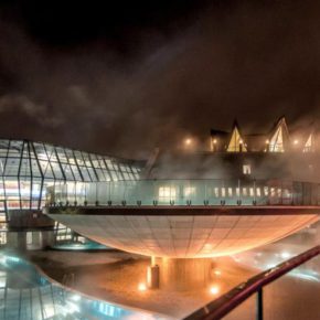 Aqua Dome Therme außen Nacht