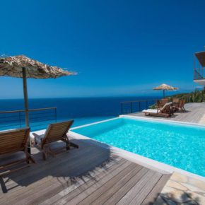 Meerblick inklusive: 8 Tage Lefkada in Strandvilla mit Infinity-Pool nur 273€