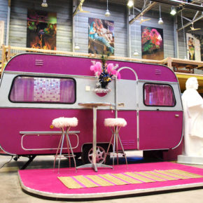 Think Pink: 2 Tage Bonn im coolen Wohnwagen mit Frühstück nur 42€