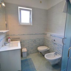 Ferienwohnung Mladen Badezimmer