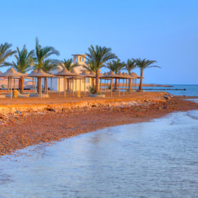 Ägypten Hurghada Haeuser Strand Palmen