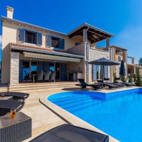 Kroatien mit Freunden: 8 Tage Istrien in eigener Villa mit Infinity-Pool ab 224€ p.P.