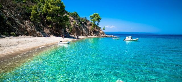 Erholung in Griechenland: 7 Tage im 5* Strandhotel mit Halbpension, Flug & Transfer nur 392€