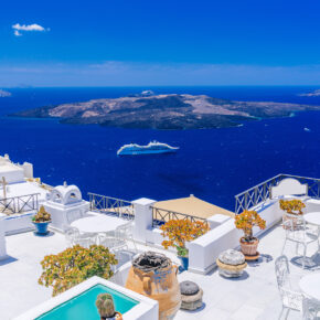 Traumurlaub auf Santorini: 5 Tage im TOP 4* Hotel mit Frühstück & Flug ab 288€