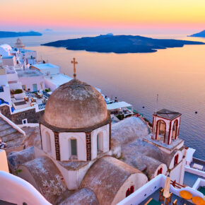 Blaues Santorini: 7 Tage im TOP Hotel inkl. Flug & Transfer um 385€