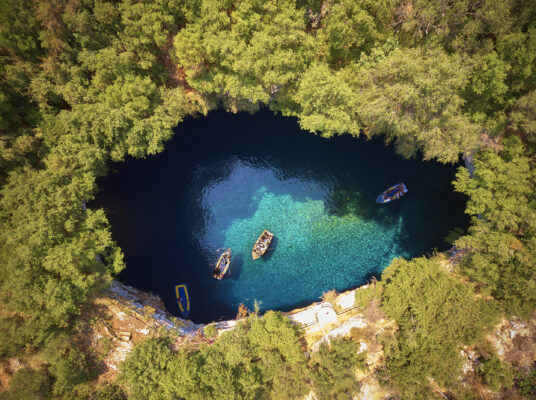 griechenland kefalonia melissani höhle von oben