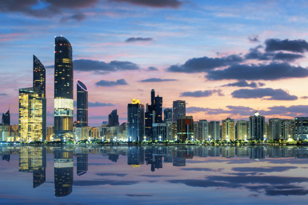 VAE Abu Dhabi Skyline Dämmerung