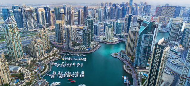 Wüstenmetropole Dubai: 8 Tage im 5* Hotel inklusive Flug ab 427€