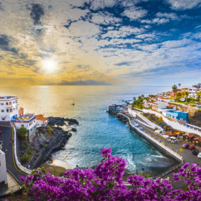 Teneriffa: 8 Tage im strandnahen 4* Hotel inkl. Halbpension, Flug, Transfer & Zug für 596€