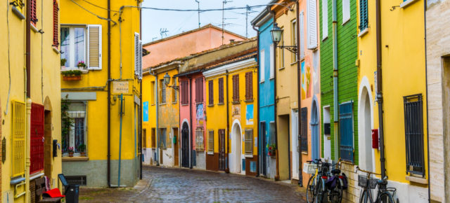 Strand- & Partyurlaub in Italien: 8 Tage Rimini im guten 3* Hotel mit Frühstück & Flug um 124€