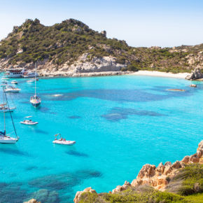 Lastminute nach Sardinien: 8 Tage im 3* Hotel mit Pool & Flug nur 71€